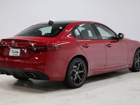 Used 2017 Alfa Romeo Giulia Ti w/ TI 19" Sport Package AWD/4WD image 7