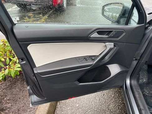 Used 2021 Volkswagen Tiguan SE image 10