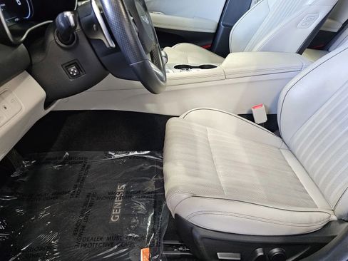 Used 2023 Genesis G70 3.3T RWD image 14