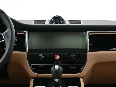 Certified 2026 Porsche Macan AWD/4WD image 11