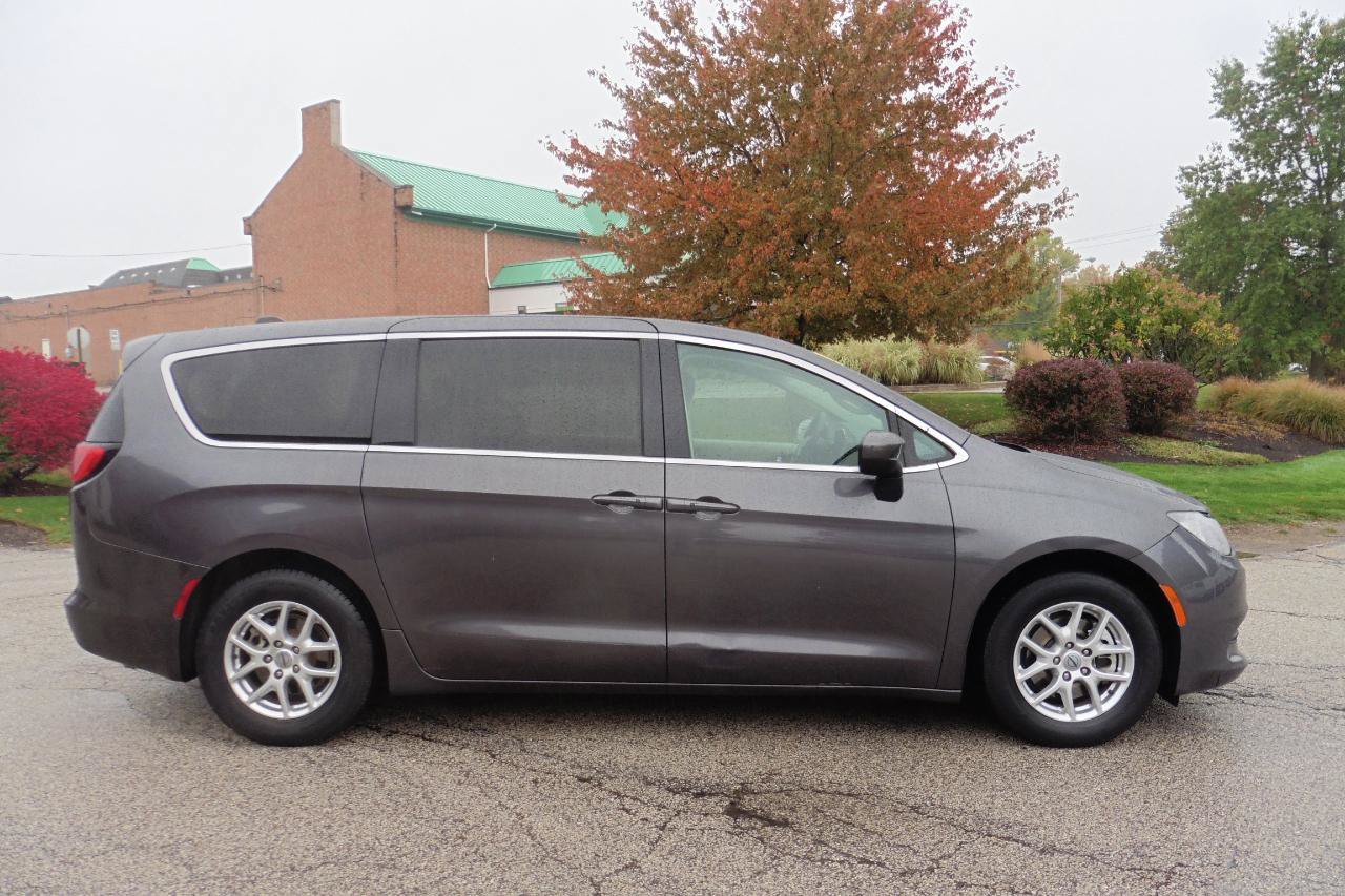 Used 2022 Chrysler Voyager LX FWD image 16