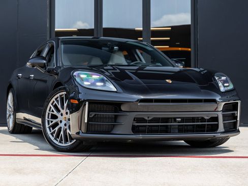 Certified 2025 Porsche Panamera image 6