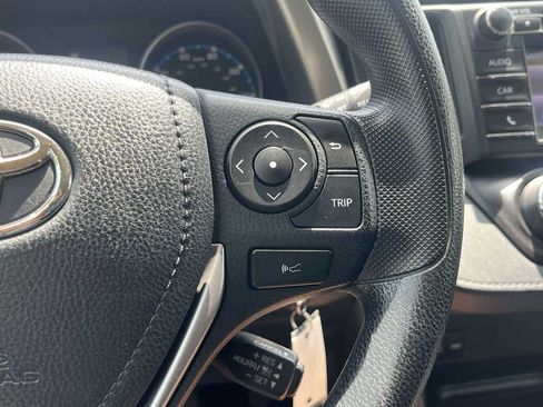 Used 2017 Toyota RAV4 LE AWD/4WD image 39