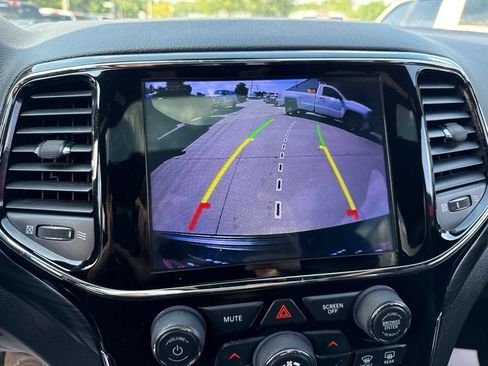 Used 2019 Jeep Grand Cherokee Altitude AWD/4WD image 9