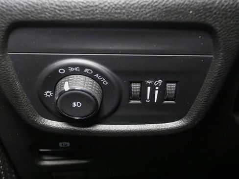 Used 2023 Jeep Grand Cherokee Limited w/ Black Appearance Package AWD/4WD image 38