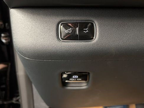 New 2026 Lincoln Navigator L Premier AWD/4WD image 24