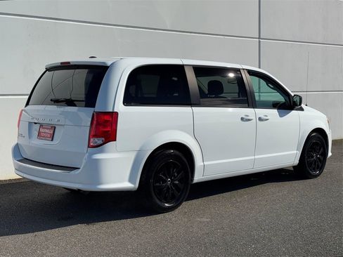 Used 2018 Dodge Grand Caravan SE w/ UConnect Hands-Free Group image 7