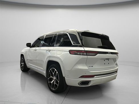 Used 2023 Jeep Grand Cherokee Summit image 6