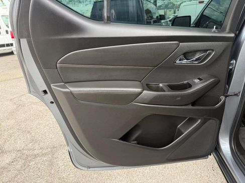 Used 2020 Chevrolet Traverse LT FWD image 41