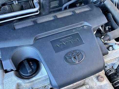 Used 2018 Toyota RAV4 XLE AWD/4WD image 31