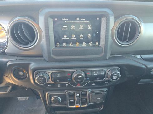 Used 2023 Jeep Gladiator Sport image 21