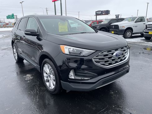 Used 2022 Ford Edge Titanium image 2