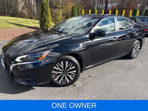 Used 2023 Nissan Altima 2.5 SV image 1