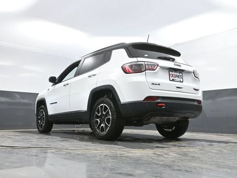 Used 2025 Jeep Compass Trailhawk AWD/4WD image 51