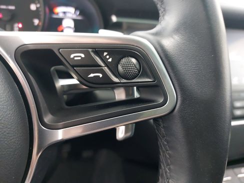 Certified 2018 Porsche Macan image 20