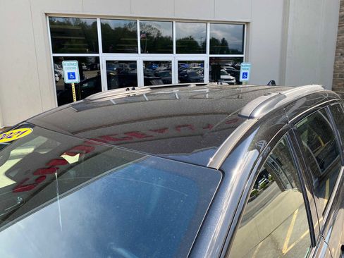 Used 2021 Chrysler Pacifica Touring w/ Uconnect Theater Family Group AWD/4WD image 5