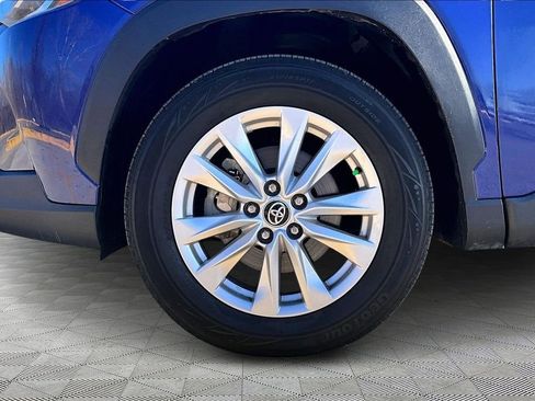 Used 2022 Toyota Corolla Cross LE image 9