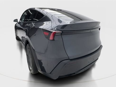 Used 2026 Tesla Model Y 2WD image 10