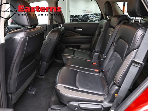 Used 2023 Nissan Pathfinder SL w/ Lighting Package (N92) AWD/4WD image 21