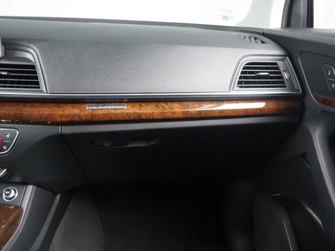 Used 2020 Audi Q5 Premium Plus w/ Premium Plus Package image 37