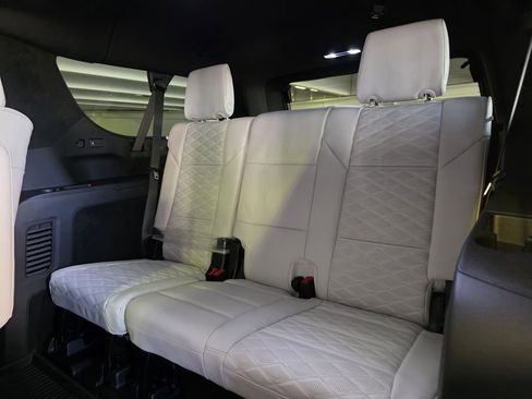 Used 2026 Cadillac Escalade ESV Platinum Sport w/ LPO, ONYX Package AWD/4WD image 14