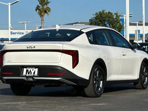 New 2025 Kia K4 LXS image 4