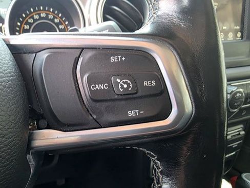 Used 2020 Jeep Wrangler Unlimited Sahara w/ Dual Top Group AWD/4WD image 15