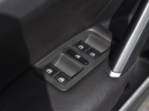 Used 2018 Volkswagen Passat 2.0T SE FWD image 8