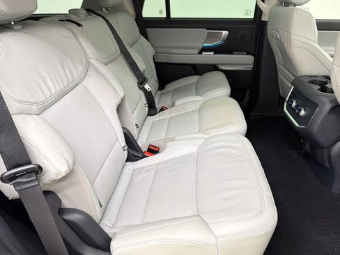 Used 2025 Ford Expedition Platinum w/ Driver's Package AWD/4WD image 28