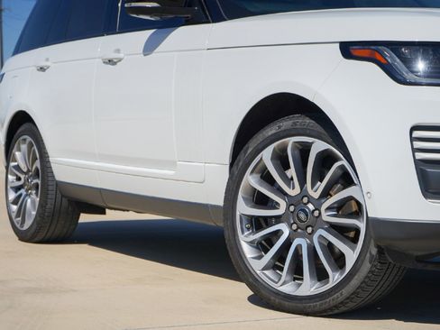 Used 2020 Land Rover Range Rover HSE image 2