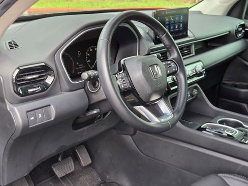 Used 2025 Honda Pilot EX-L image 12