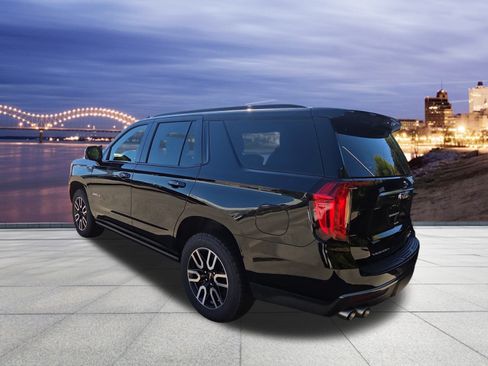 Used 2023 GMC Yukon AT4 w/ AT4 Premium Package image 3