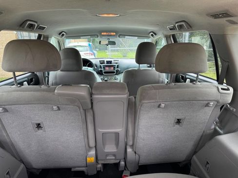 Used 2013 Toyota Highlander Plus FWD image 20