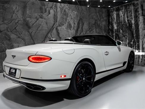 Used 2022 Bentley Continental GT image 16