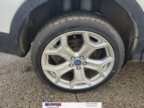 Used 2019 Ford Escape Titanium image 5