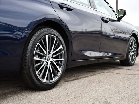 Certified 2025 Lexus ES 300h w/ Premium Package image 9