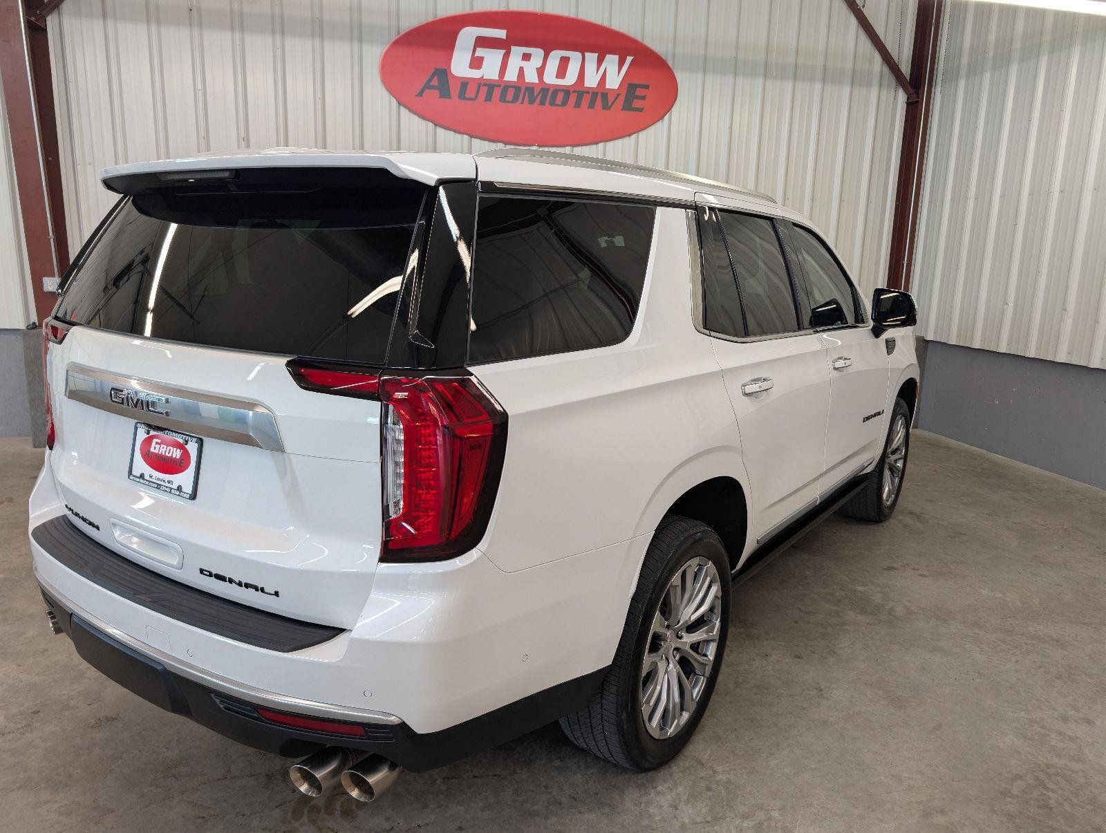 Used 2023 GMC Yukon Denali w/ Advanced Technology Package AWD/4WD image 13