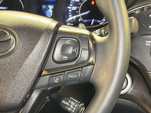 Used 2016 Toyota Avalon Limited image 18