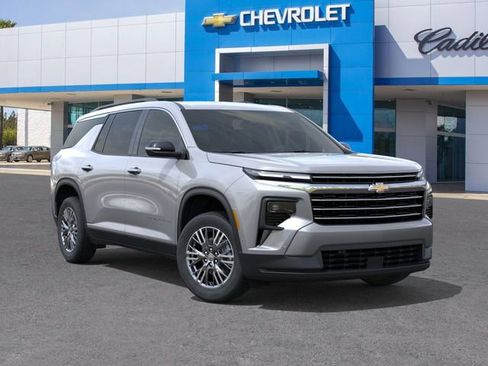 New 2026 Chevrolet Traverse LT image 2