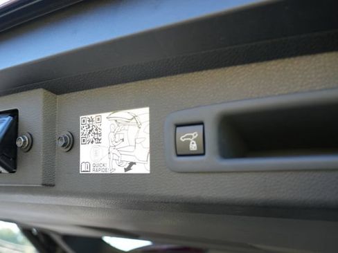 Used 2023 Toyota Sienna XLE FWD image 12
