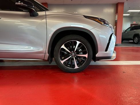 Used 2022 Toyota Highlander XSE AWD/4WD image 30