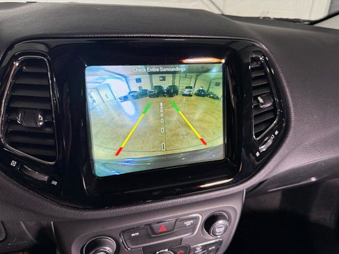 Used 2018 Jeep Compass Limited w/ Navigation Group AWD/4WD image 18