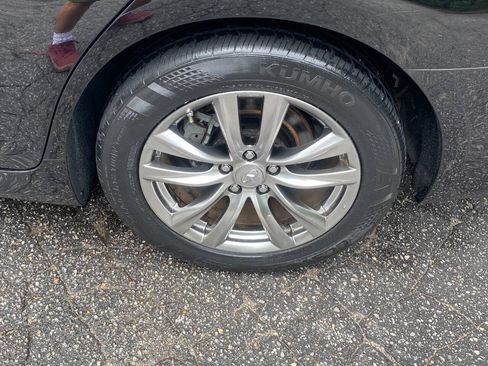 Used 2017 INFINITI Q70 3.7 RWD image 10