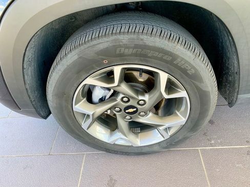 Used 2025 Chevrolet Trax LT w/ LT Convenience Package FWD image 11