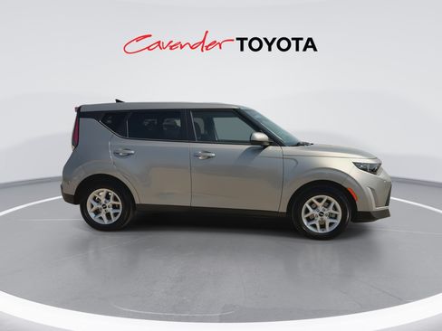 Used 2025 Kia Soul LX w/ LX Technology Package FWD image 9