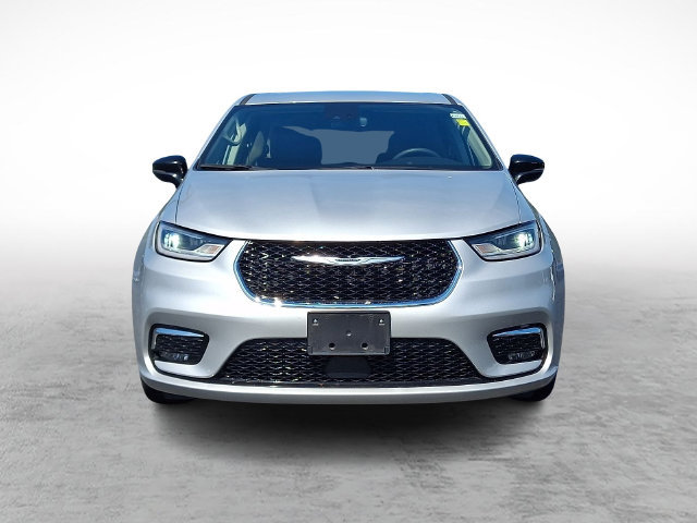 Used 2024 Chrysler Pacifica Touring-L FWD image 2