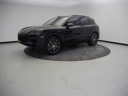 Certified 2024 Porsche Cayenne image 1