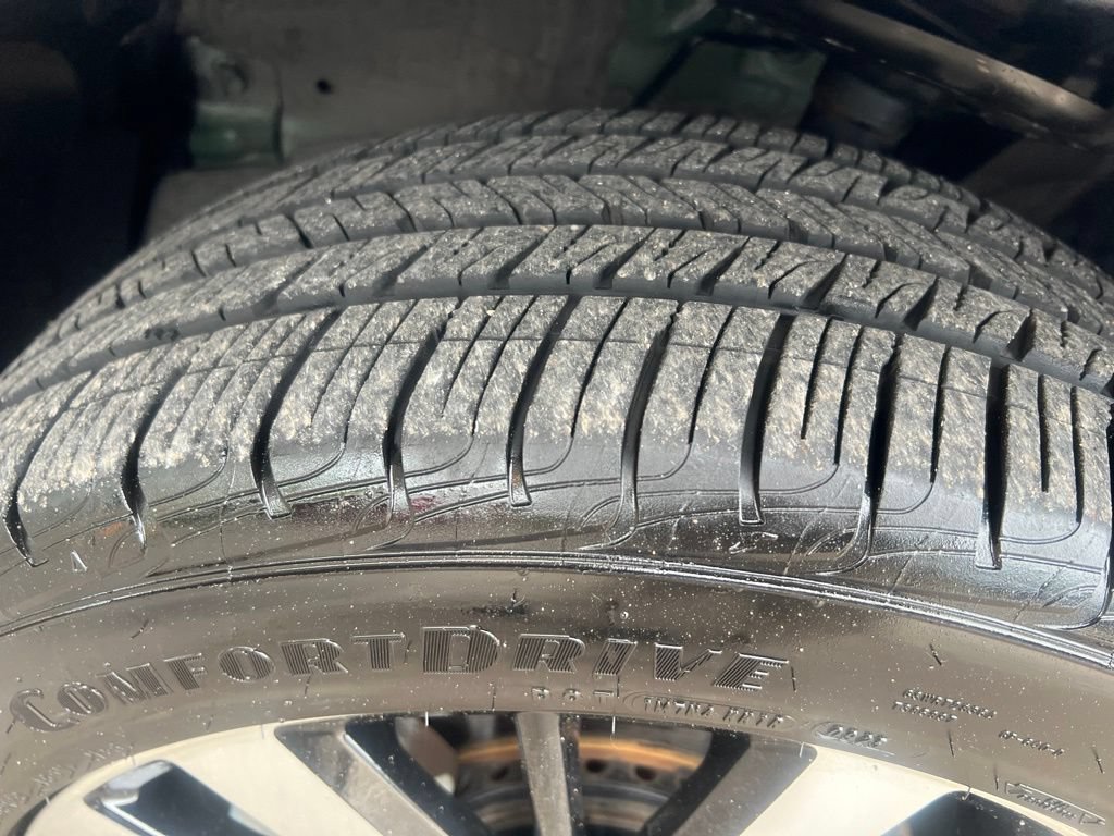 Certified 2024 Nissan Pathfinder Platinum w/ Black Appearance Package AWD/4WD image 45
