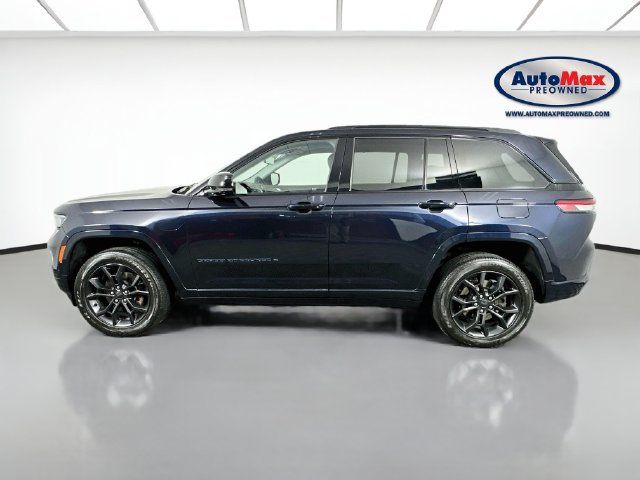 Used 2023 Jeep Grand Cherokee 30th Anniversary AWD/4WD image 9