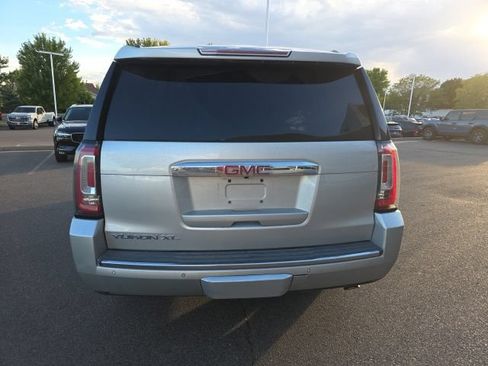 Used 2015 GMC Yukon XL Denali w/ Premium Package AWD/4WD image 4